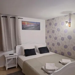 vila-ris-piata-romana.bucharesthotelsnow.com/